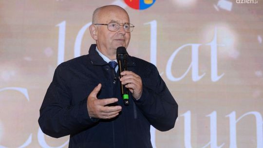 10 lat Centrum Samorządowego w Morawicy. Koncert, pokaz laserów oraz tort przyciągnęły prawdziwe tłumy!