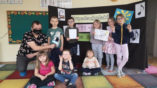 11-stka na fali 89.6 FM: W radiu są nasze ulubione piosenki, wiadomości i prognoza pogody!