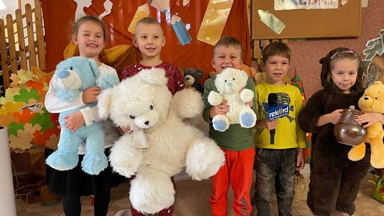 "11-stka na Fali": Przedszkolaki świętują Dzień Pluszowego Misia