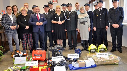 122 tys. zł z Ministerstwa Sprawiedliwości dla jednostek OSP: Odrowąż, Czarna, Gosań, Adamek, Stąporków, Kozia Wola, Krasna