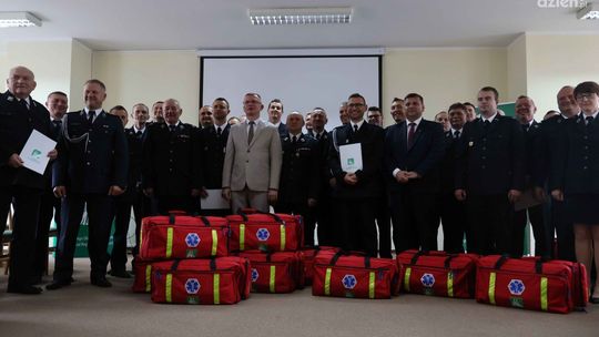 13 jednostek OSP otrzymało torby przedmedyczne od KRUS (2)