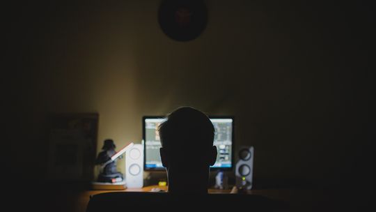 14-latek z powiatu opatowskiego odpowie przed sądem rodzinnym za groźby publikowane w internecie