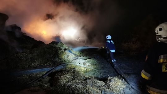 30 godzina akcji. Strażacy gaszą pożar w Przeuszynie