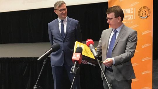 30 lat Ostrowca Świętokrzyskiego na kartach albumu 