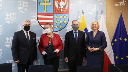 42 mln zł na walkę z COVID-19 - są już umowy z powiatami