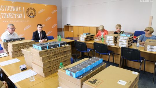 48 laptopów trafi do ostrowieckich uczniów