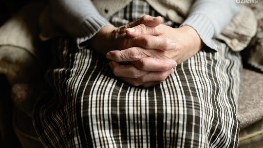 83-latka uwierzyła w historię o wypadku. Straciła 235 tys. złotych