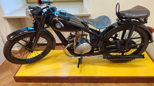 90 lat Automobilklubu Kieleckiego. Wyjątkowa wystawa przypomina historię motoryzacji regionu