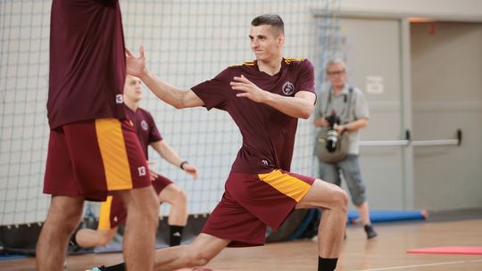 Dobra gra, mnóstwo bramek i gładkie zwycięstwo Industrii w pierwszym sparingu! Industria Kielce 49:32 Celje Pivovarna Laško