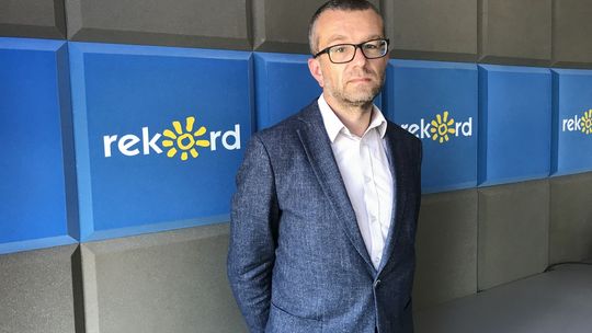 A.Przychodni: Srebrna  moneta  z krzemieniem  to godna pamiątka 100-lecia odkrycia neolitycznych kopalni krzemienia pasiastego  