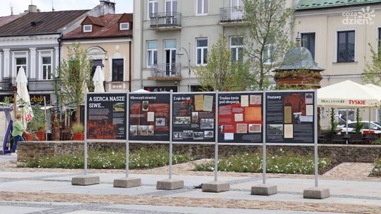 "A serca nasze siwe". Wystawa plenerowa na Rynku