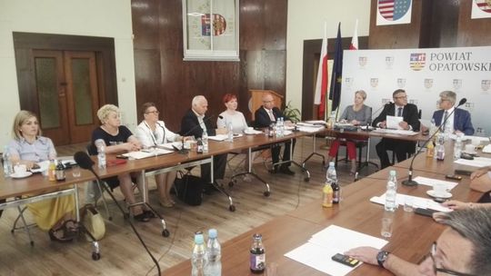 Absolutorium dla zarządu powiatu opatowskiego