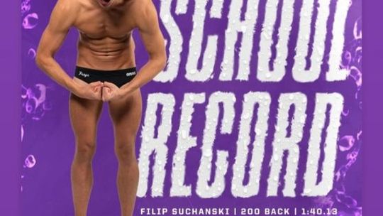 Absolwent ostrowieckiej szkoły mistrzostwa sportowego wśród najlepszych pływaków USA 