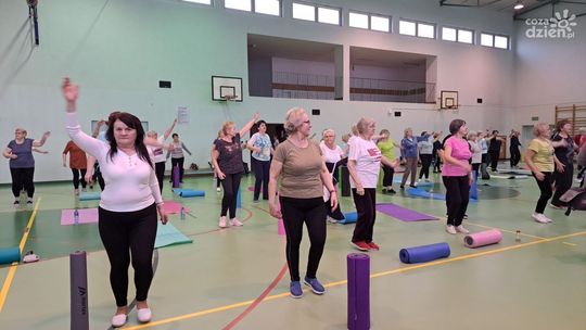 Akademia Pełna Zdrowia i chętnych do uczestniczenia w zajęciach ruchowych  