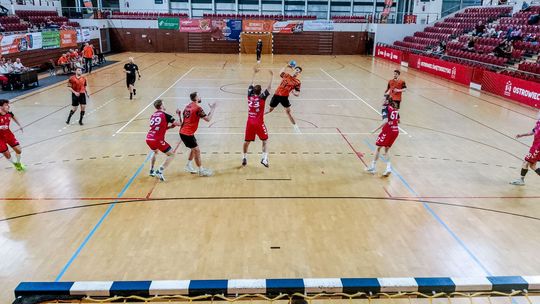 Akademicy z Krakowa wygrywają w Ostrowcu