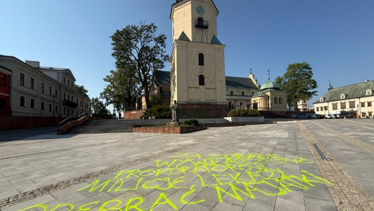 Akt wandalizmu na Placu Najświętszej Maryi Panny w Kielcach. Policja prowadzi czynności