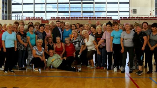 Aktywni seniorzy ruszyli na parkiet (zdjęcia)