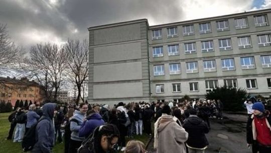 Alarm bombowy w ostrowieckim "Staszicu"