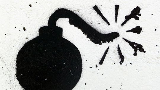 Alarm bombowy w szkołach powiatu ostrowieckiego