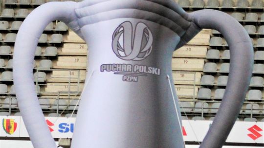Arka Pawłów i Korona II Kielce w finale 