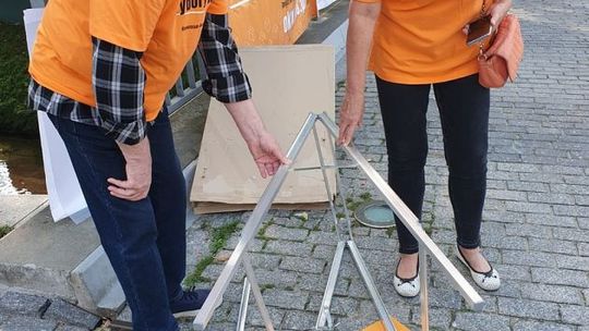 Atak furiata na punkt informacyjny KOD