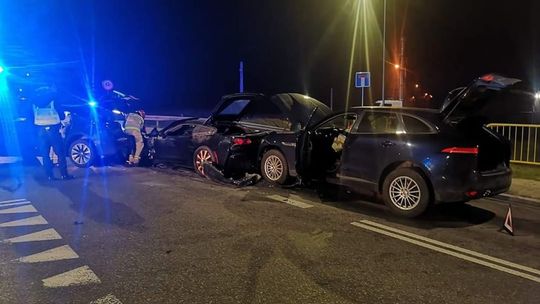 Audi, Corvette i Maserati zderzyły się na DW 764 obok Daleszyc.