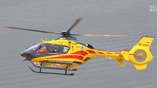 Auto uderzyło w 18-latkę. Potrzebny był śmigłowiec