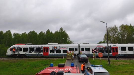 Auto zderzyło się z pociągiem w Rudzie Białaczowskiej Auto zderzyło się z pociągiem w Rudzie Białaczowskiej