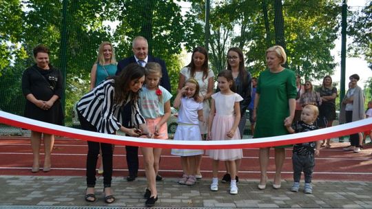 "Bartosz" ma nowoczesne boisko - było otwarcie z pompą