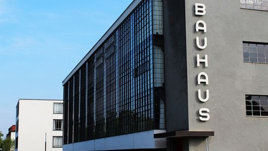 Bauhaus: rewolucyjna szkoła sztuki i designu