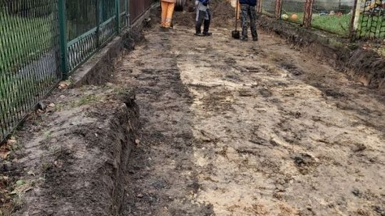 Będzie asfalt na Dworcowej - na tą inwestycję mieszkańcy czekali latami