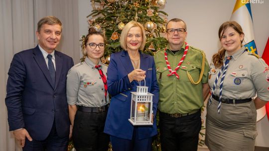 Betlejemskie Światło Pokoju zabłysło w urzędzie