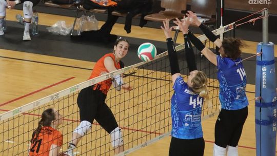 Bez straty seta rozprawiły się z wiceliderem