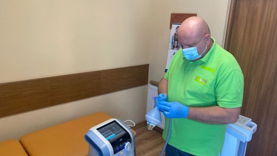 Bezinwazyjna i skuteczna! Taka jest terapia skupioną falą uderzeniową