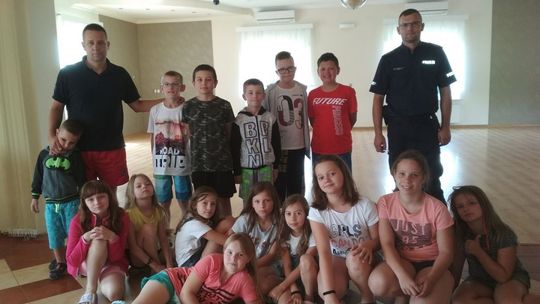 Bezpiecznie na koloniach - policjanci w Baćkowicach