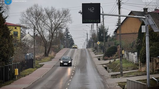 Bezpieczniej na drogach powiatowych - stanęły radarowe wyświetlacze prędkości