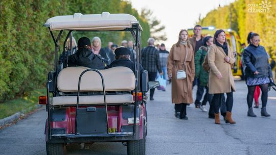 Bezpłatne przejazdy meleksami na cmentarzu w Cedzynie
