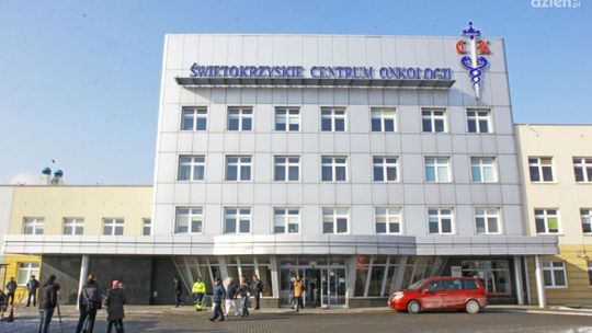 Biała sobota z różową wstążką 