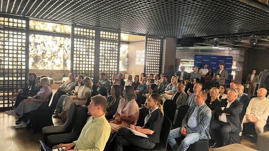 Blisko 100 przedsiębiorców rozmawiało o AI i automatyzacji podczas Śniadania Biznesowego Blisko 100 przedsiębiorców rozmawiało o AI i automatyzacji podczas Śniadania Biznesowego