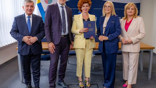 Blisko 30 mln zł dla świętokrzyskich gmin. Podpisano umowy na rewitalizację