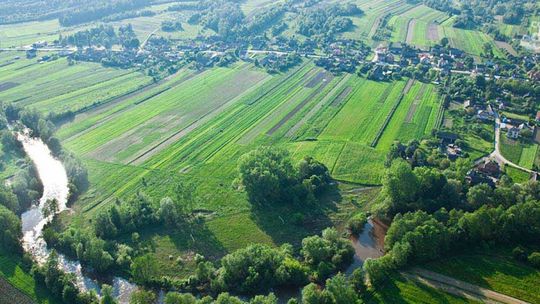 Boisko dla Ćmielowa i oczyszczalnia dla Bałtowa