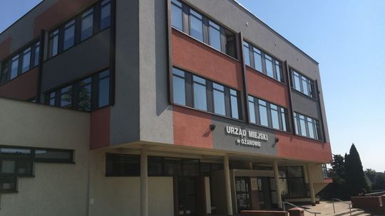 Burmistrz Ożarowa zaczyna realizować  wyborcze obietnice 