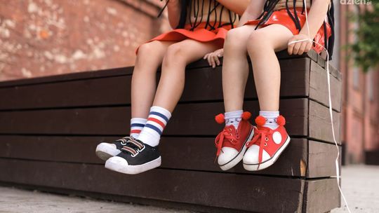 Buty dla dziewczynek - przewodnik po stylu, wygodzie i funkcjonalności