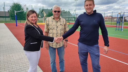 Było ściernisko, jest boisko! Rewitalizacja Ćmielowa postępuje 