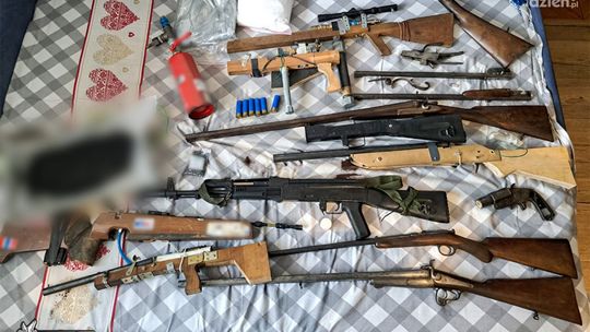 CBŚP przejęło 500 sztuk nielegalnej broni