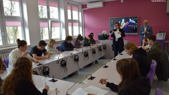 Certyfikat  Cambridge English tym razem dla uczniów ostrowieckich szkół średnich