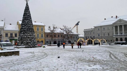 „Choinko zostań wśród nas” przedświąteczny klimat na rynku przyciągnął kielczan