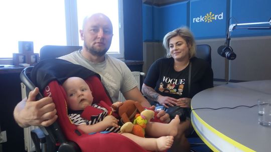 "Choroba każdego dnia wyniszcza jego bezbronny organizm"- Bartuś walczy z SMA, potrzeba 9 milinów złotych.