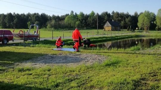 Ciało kobiety w prywatnym stawie