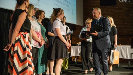 Ciężka praca nagrodzona! Najlepsi ostrowieccy uczniowie wyróżnieni